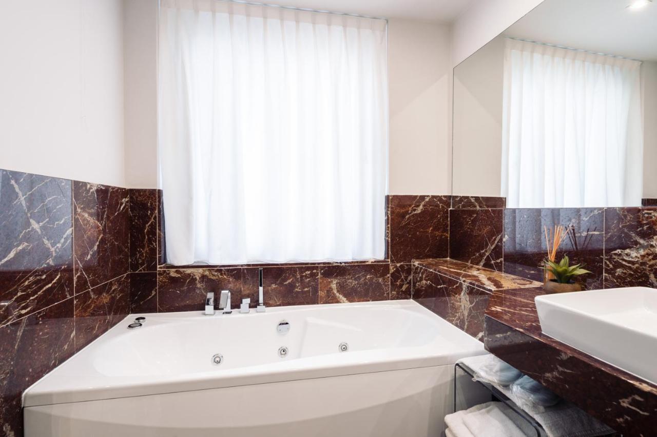 Hotel Michelangelo Карара Екстериор снимка