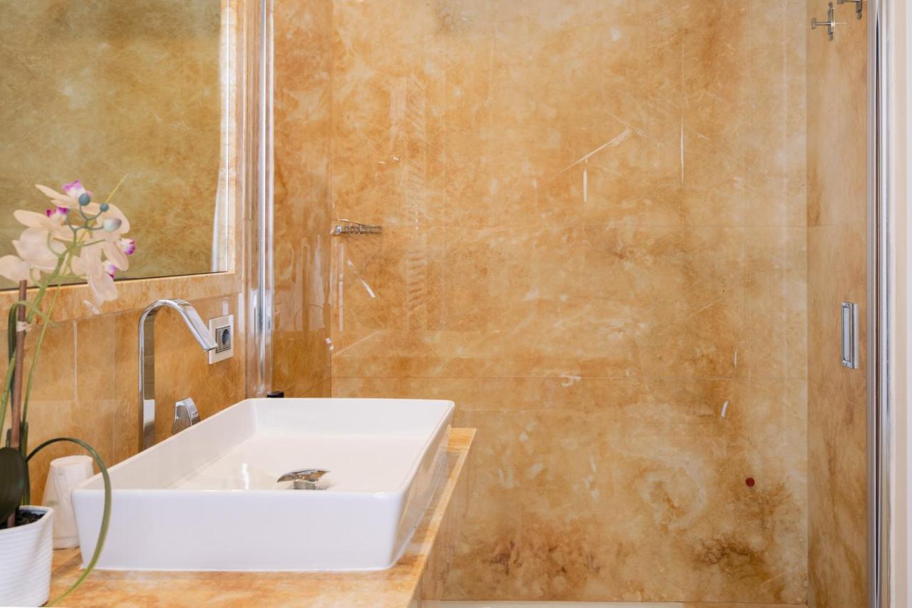 Hotel Michelangelo Карара Екстериор снимка